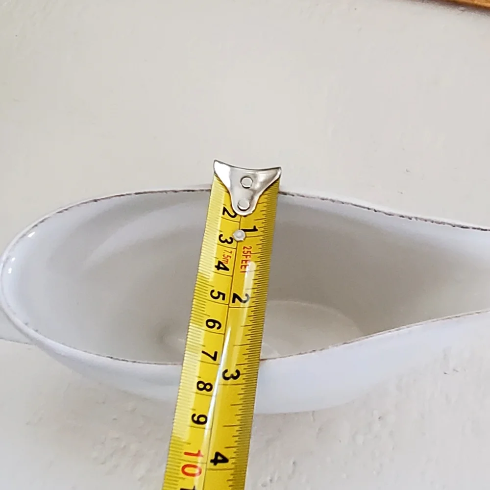 Crate&Barrel Marin White Gravy Sauce Boat, Burgundy Shaded Edges, Ceramic, EUC